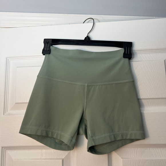 lululemon athletica Pants - Lululemon Align Shorts in Palm Court Size 4